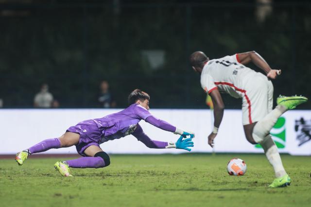 V站-亚泰门将复制卡里乌斯 职业生涯或就此终结？