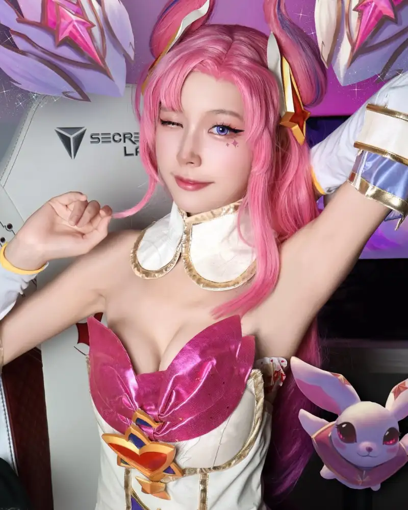 V站体育-卡莎cos：我观察了一下，你QWE都没进化吧