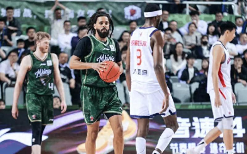 V站资讯-挑战不可能！这些NBA球星，曾跨界其他运动，乔丹转战棒球！